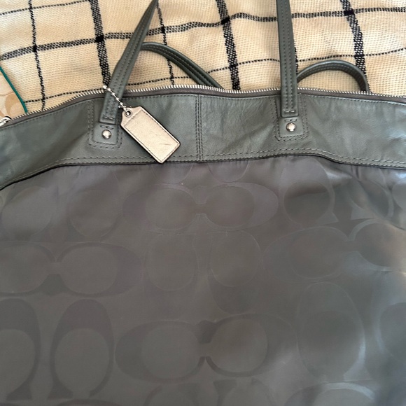 Coach tote bag and wristlet - Picture 5 of 5